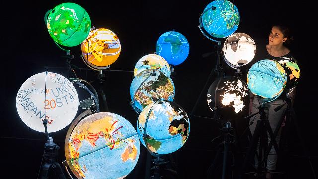 big-bang-data-at-somerset-house_world-processor-ingo-gnther-1989-2012-knechtel-fotography_69c4576066525121a248c79cb32f0e72